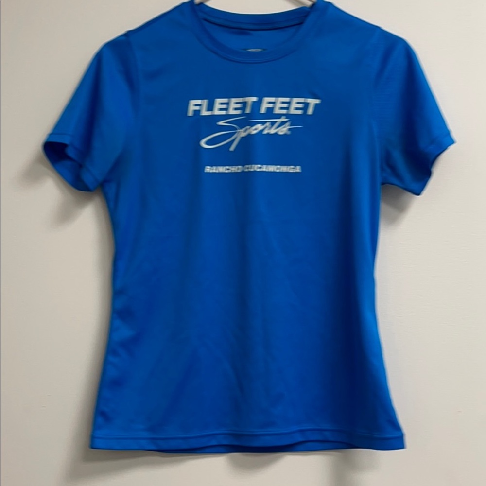 Fleet Feet workout shirt